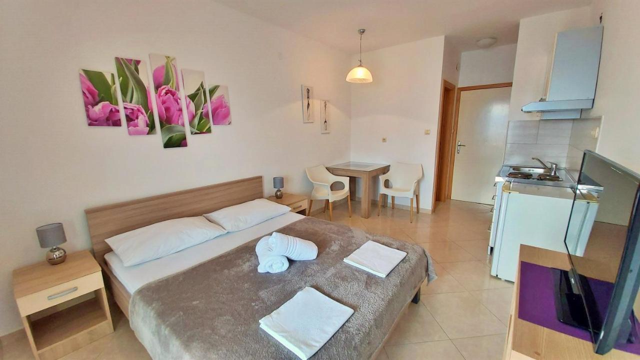 Apartments Nemira Omiš Eksteriør billede
